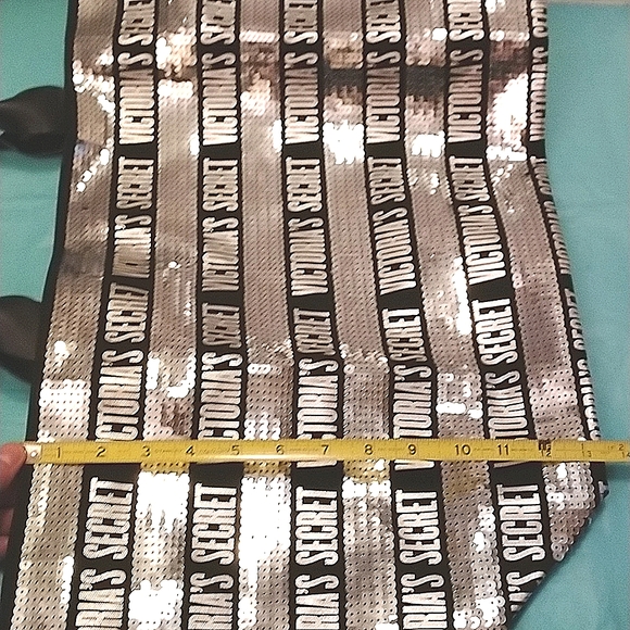 BNWOT Victoria's Secret Black With Sequins Tote & Wristlet Set - Picture 6 of 17